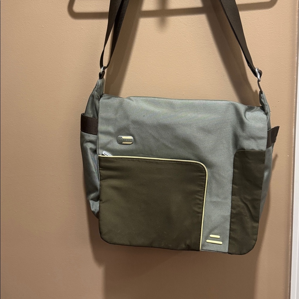 TUMI | Laptop Shoulder or Crossbody - UNISEX